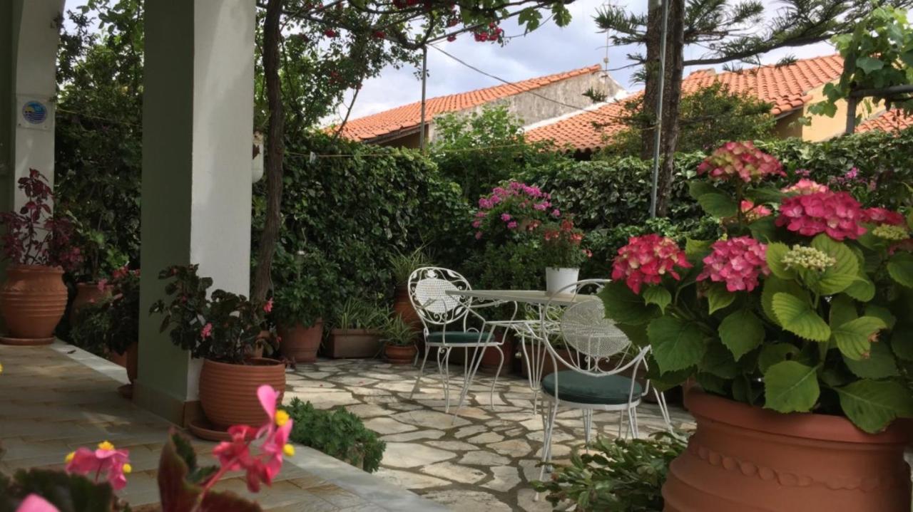Villa Tina Country Beach Apartments アカラヴィ エクステリア 写真