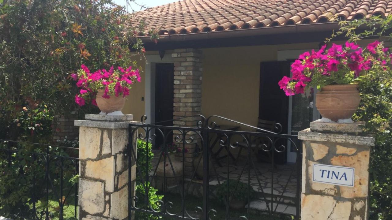 Villa Tina Country Beach Apartments アカラヴィ エクステリア 写真