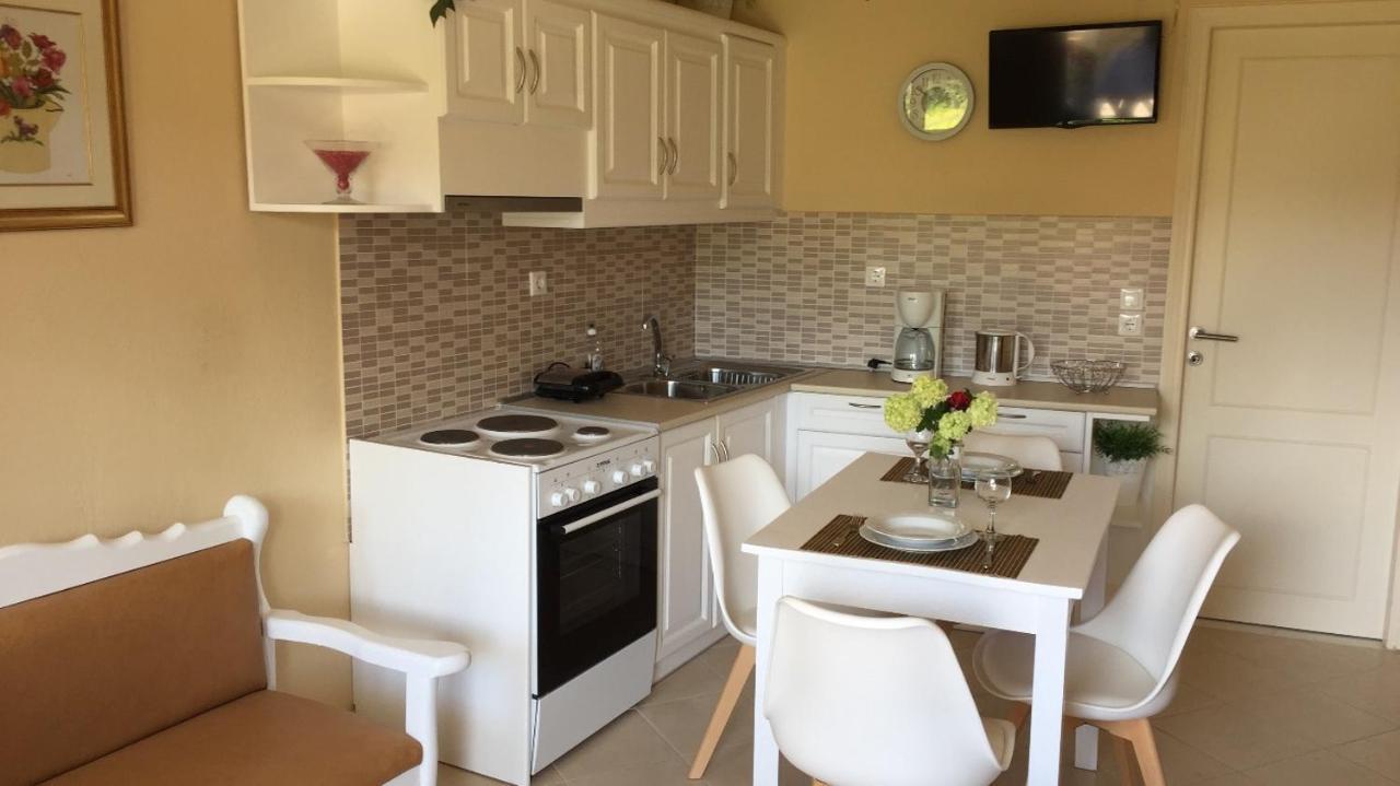 Villa Tina Country Beach Apartments アカラヴィ エクステリア 写真