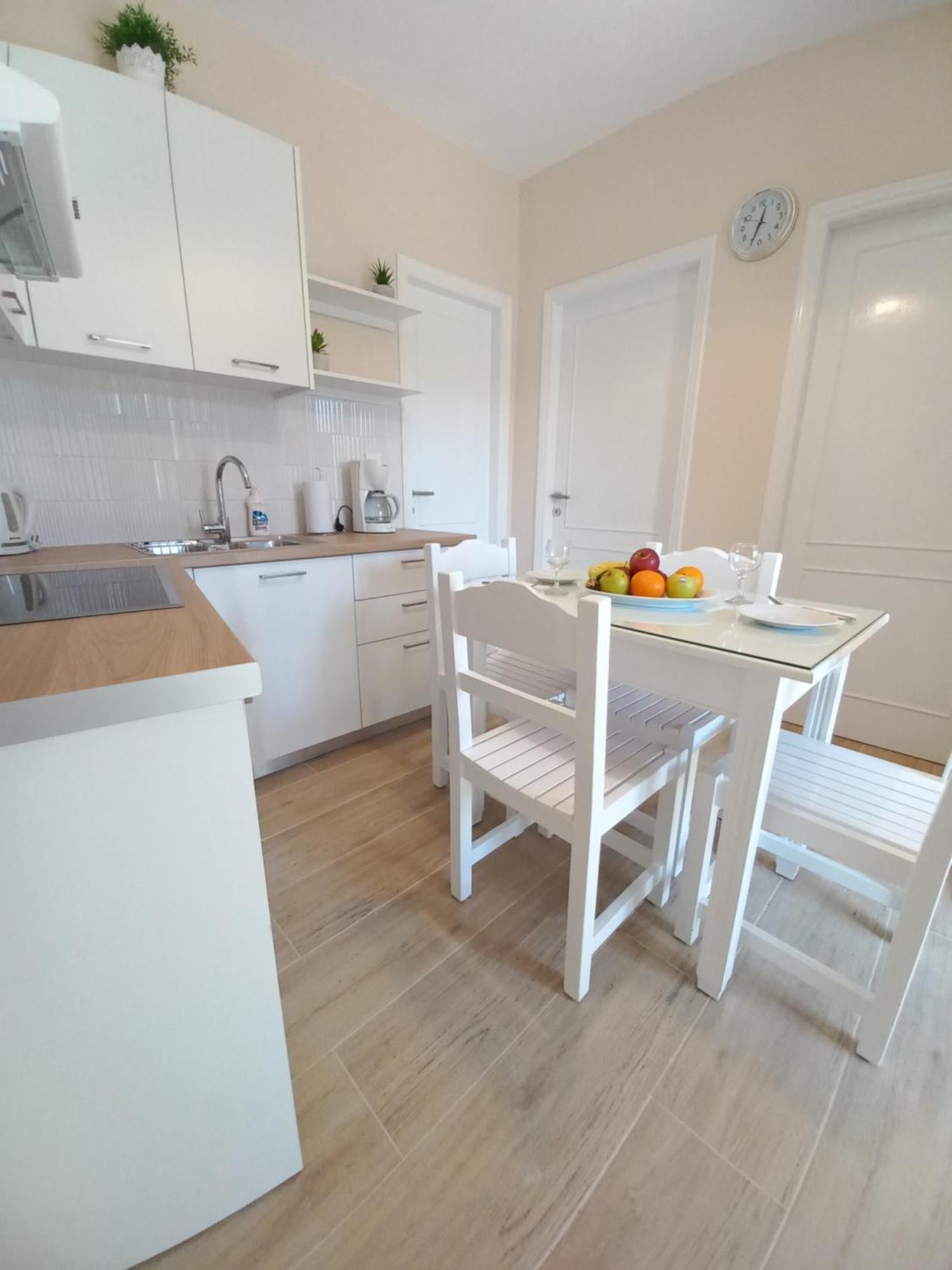 Villa Tina Country Beach Apartments アカラヴィ 部屋 写真