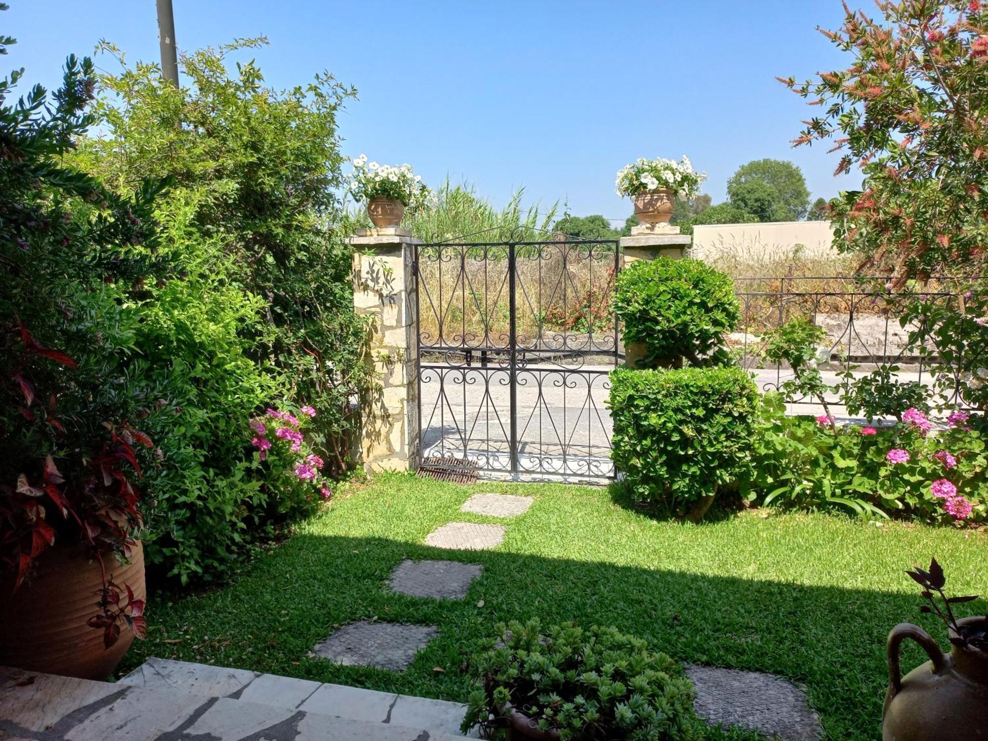 Villa Tina Country Beach Apartments アカラヴィ 部屋 写真