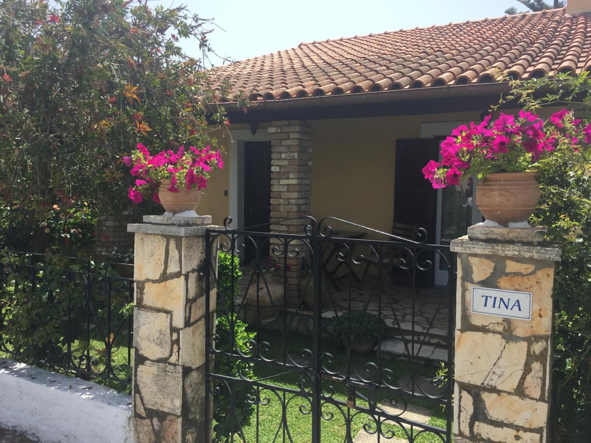 Villa Tina Country Beach Apartments アカラヴィ 部屋 写真